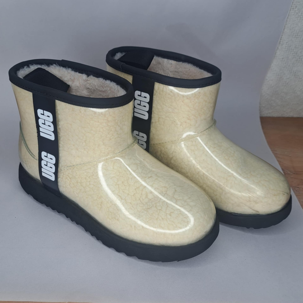 UGG Kids Classic Mini Boots - Cream - Picture 1 of 9
